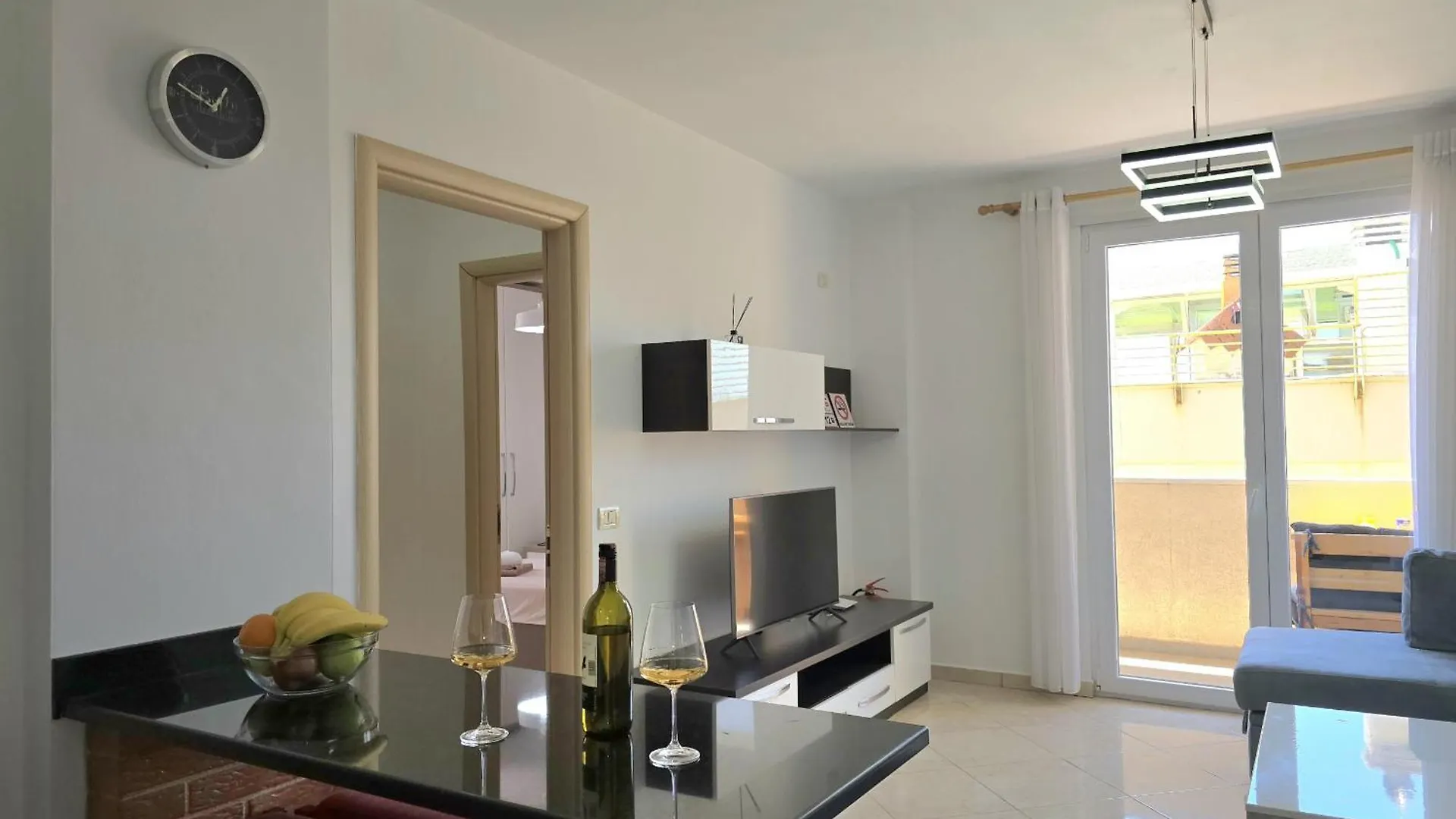 Sea View Holiday Apartment 073