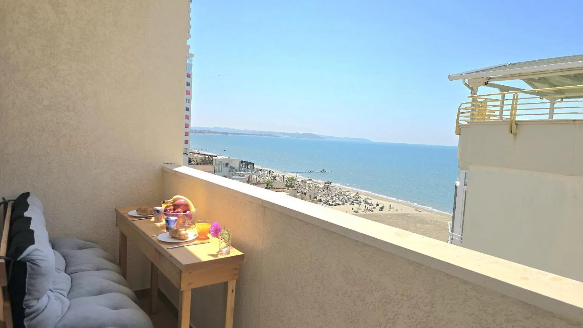 Sea View Holiday Apartment 073