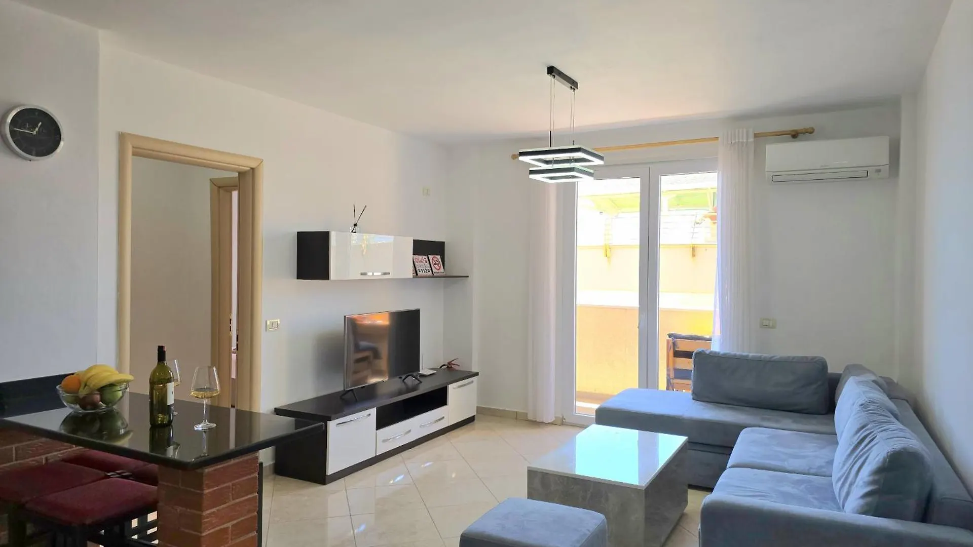 Sea View Holiday Apartment 073