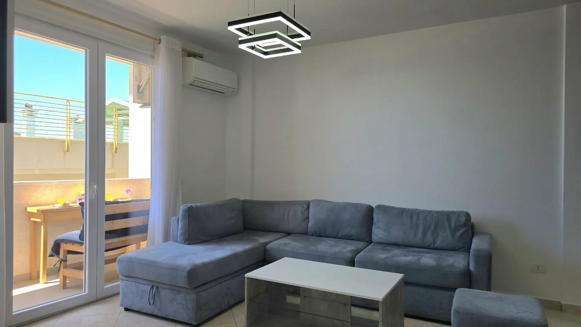 Sea View Holiday Apartment 073